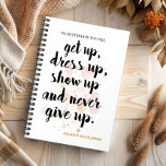 Nunca Desistir do Planejador Motivacional<br><div class="desc">Nunca Desista Da Tipografia - Apresentando este lindo planejador motivacional. Apresentando um fundo de tinta aquarelle macia em elegantes tons de rosa e bege. O cobrir inspirador: " Não importa como você se sinta - levante-se, vista-se, apareça e nunca desista." Acordar inspirado, agarrar o dia com este planejador sensacional. Nunca...</div>