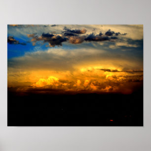 Nuvens de Tempestade rolando sobre a poster das mo