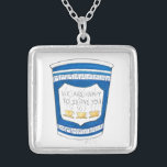 NYC Grego Diner feliz em servir o colar da copa do<br><div class="desc">Apresenta uma ilustração original de uma xícara de café de diner grego azul,  com NÓS ESTAMOS FELIZES EM SERVIR VOCÊ em uma fonte divertida.</div>