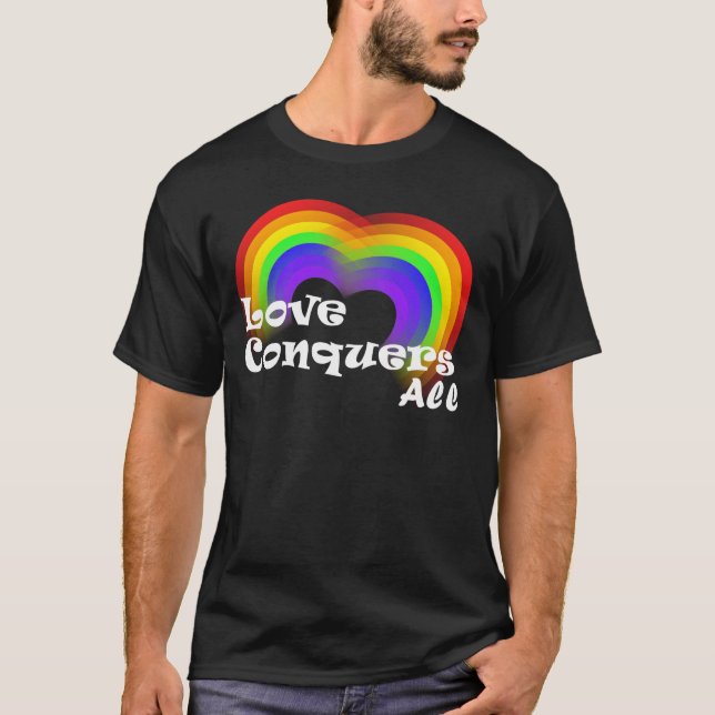O amor conquista toda a obscuridade do t-shirt (Frente)