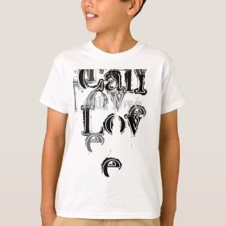O amor de Cali caçoa o t-shirt