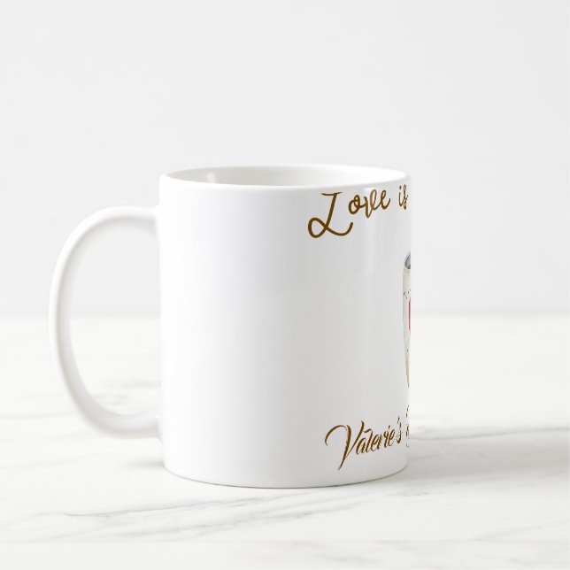 O amor está fervendo caneca de café branco coração (Esquerda)