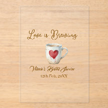O amor está preparando caneca de café branca coraç