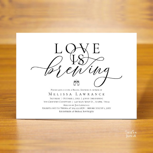 O Amor Está Sendo Preparado Convite de Chá de Noiv (Love Is Brewing Modern Classy Elegant Script Bridal Shower Invitation Card in Black and White)