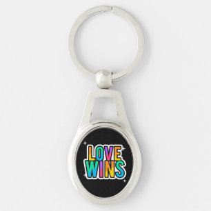 O amor ganha. LGBTQ+Orgulho. Arco-íris. Chaveiro