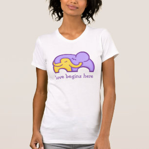 O amor novo da mãe começa aqui o t-shirt do abra