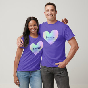 "O Amor vence!" T-Shirt do Coração Arco-Íris