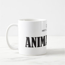 O animal apanha a caneca de Phoenix