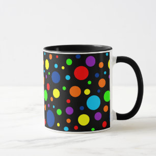 O arco-íris escuro mancha a caneca