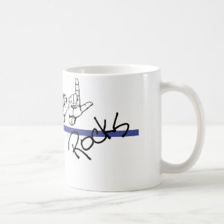 O ASL balança a caneca de café