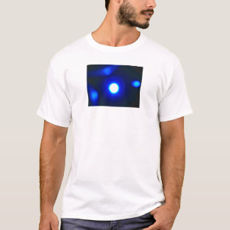 O "azul incandesce" o t-shirt branco