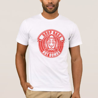 O baixo da gota não bombardeia o t-shirt