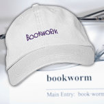 O Bookworm bordado do Bookworm Boné<br><div class="desc">Bookworms, regozijem-se! Esta boné é para você. ・ Construção de Chino para durabilidade e conforto ・ Penhor pré-curvo e correia de tecido ajustável para um ajustado perfeito ・ Fechamento antigo de fivela de latão com ranhura de enfiamento Se você é o tipo de pessoa que sempre tem um livro na...</div>