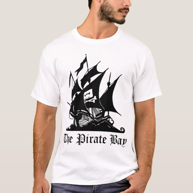 O branco do t-shirt da baía do pirata (Frente)