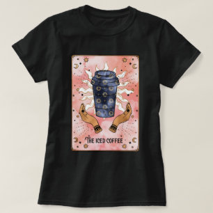 O Cartão De Tarô De Café Forçado Relaxou A Camisa 