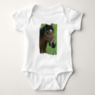 O cavalo árabe representa o t-shirt do bebê