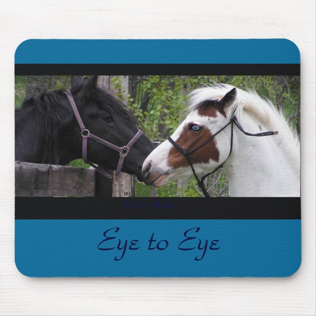 O cavalo Eyes Mousepad (Frente)