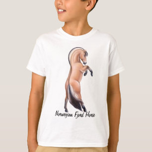 O cavalo norueguês do fiorde caçoa o t-shirt