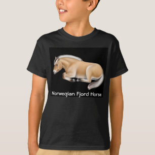 O cavalo norueguês do fiorde caçoa o t-shirt