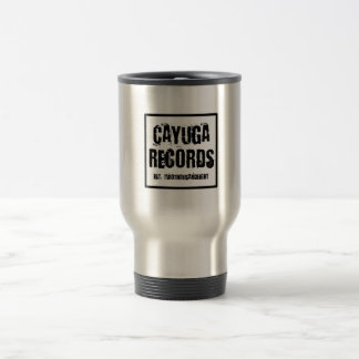 O Cayuga grava a caneca de viagem