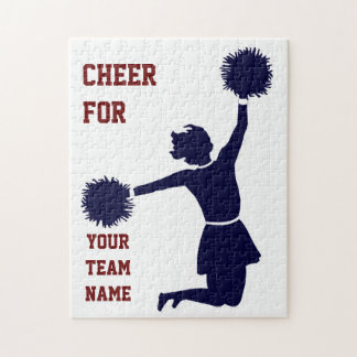 O cheerleader na silhueta salta com quebra-cabeça
