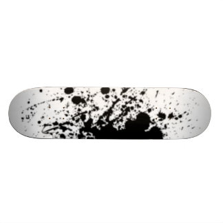 o conselho preto e branco do skate do splatter