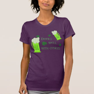 O Dia de São Patrício engraçado bebe a camisa boa