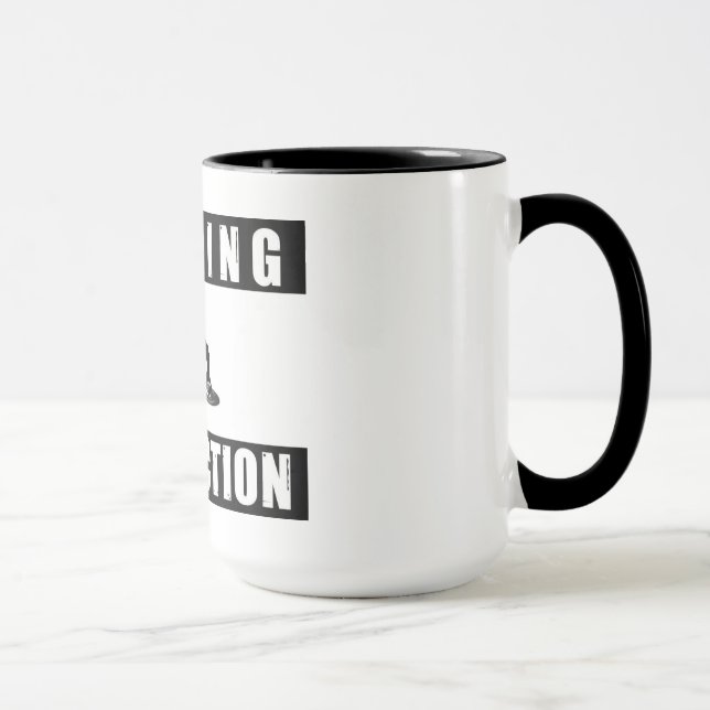 o DJ de advertência na ação coloca a caneca que (Direita)