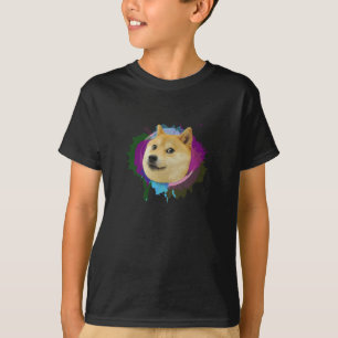 O Doge caçoa a camisa (o preto)