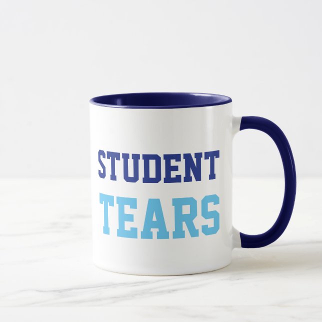 O estudante rasga a caneca de café do humor do (Direita)