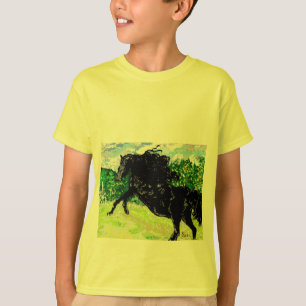 O garanhão preto do menino do t-shirt