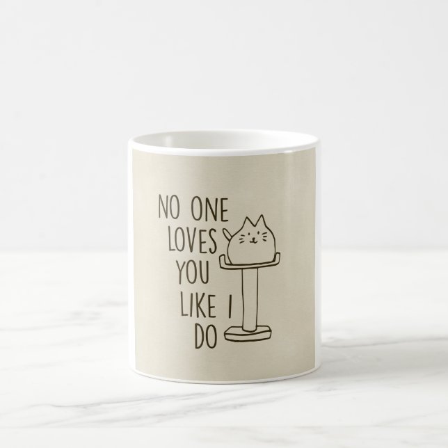 O gato ama-o como eu faço a caneca cerâmica (Centro)