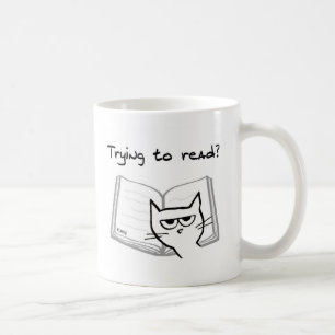 O gato desafia amantes de livro - caneca engraçada
