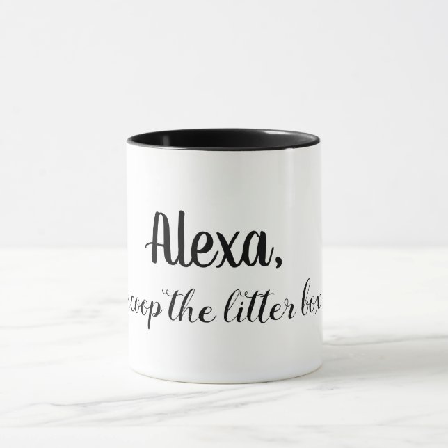 O gato engraçado agride a caneca do amante do gato (Centro)