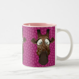 O girafa bonito enfrenta a caneca animal