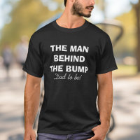 O homem atrás da camisa da colisão t para que o