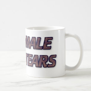 O homem rasga a caneca de café
