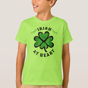 O irlandês no coração caçoa o t-shirt