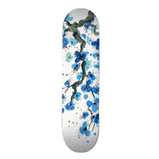 O japonês azul floresce skate