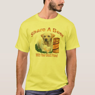 O laboratório amarelo compartilha de um t-shirt d