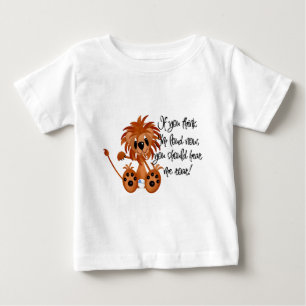 O leão do bebê ouve-me rujir o camiseta e os
