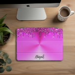 O Lixo Da Fúcsia De Luxo Personalizado,<br><div class="desc">Belo brilho de luxo Fuchsia derrubando brilho com Design de textura metálica escovada Cobrir iPad Pro personalizado</div>