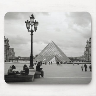 O Louvre Mousepad