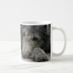O Lurcher fecha acima a caneca dois de