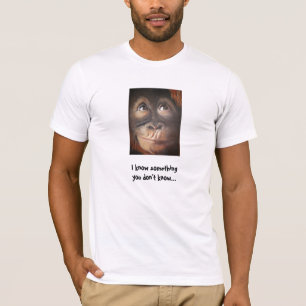 O macaco engraçado sabe algo camisa