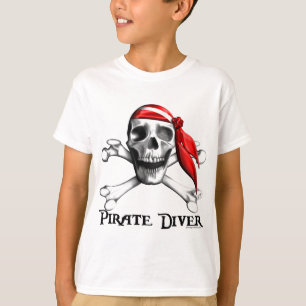 O mergulhador do pirata caçoa o t-shirt