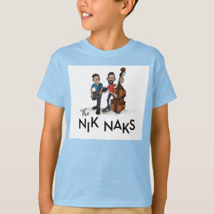 O NIK NAKS caçoa a camisa curta das Capas do