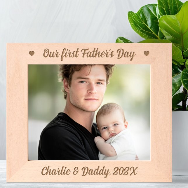 O nosso primeiro Dia de os pais de corações indica (Our first Father's Day hearts names year Etched Frames)