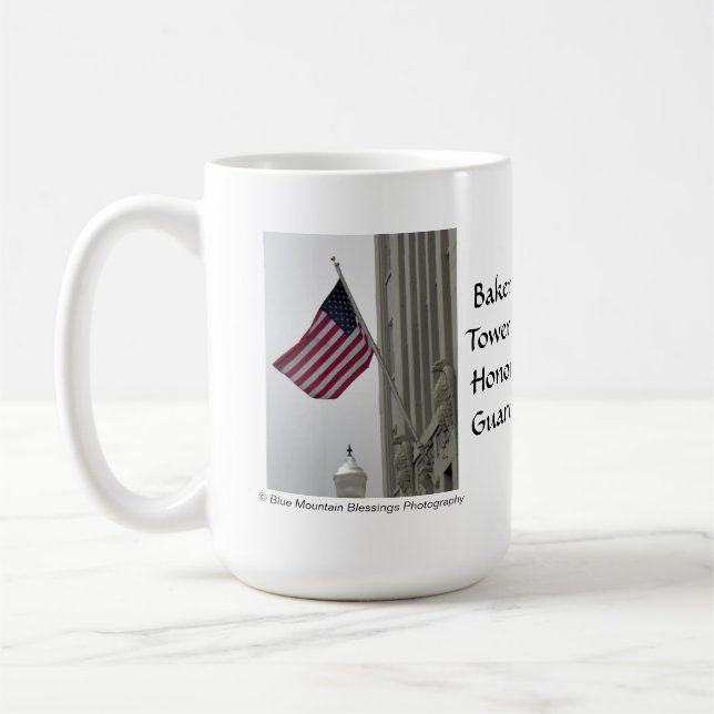 O padeiro eleva-se guarda de honra - caneca quente (Esquerda)