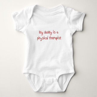 O pai é um t-shirt do bebê do fisioterapeuta